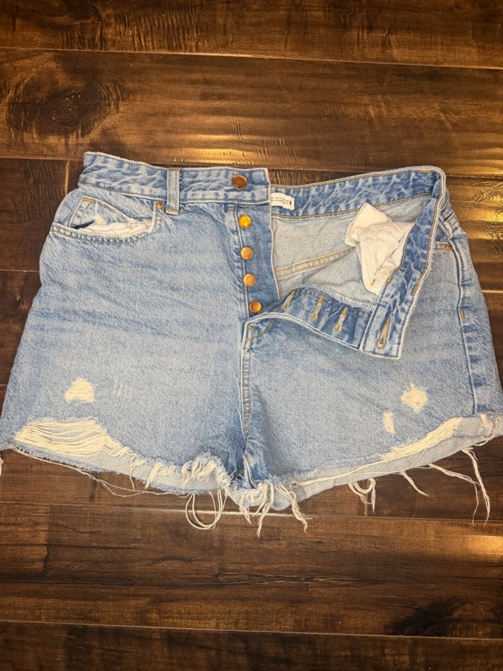 Zara High Rise Distressed Denim Shorts Light Wash Cut Off Raw Hem Size 8 USA